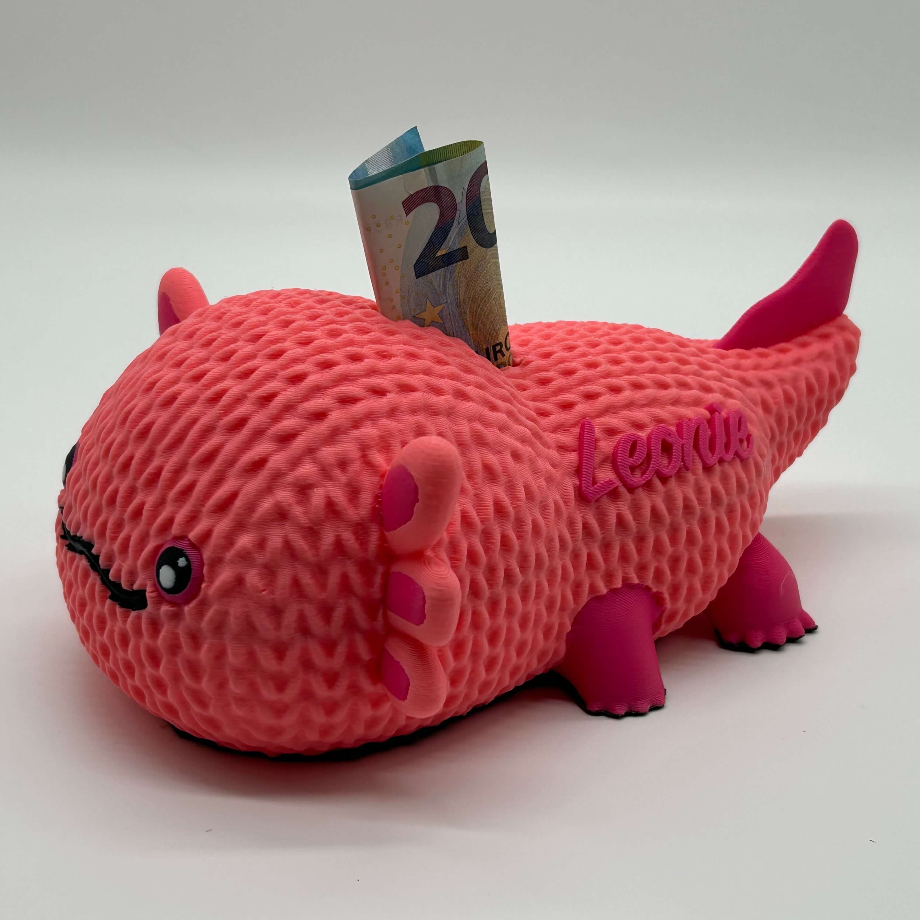 Axolotl Spardose mit Namen – personalisiert in Strickoptik